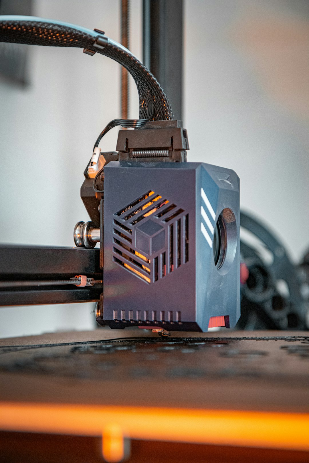 Side by side comparison of resin SLA and FDM 3D printers