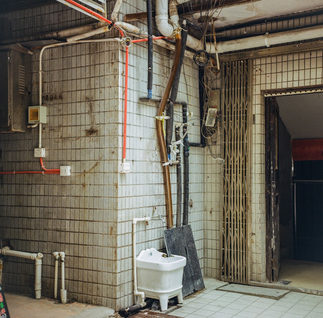 Workshop ventilation and air extraction system