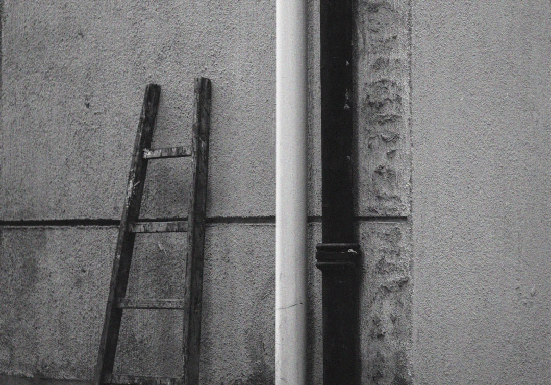 Belt tension adjustment tool