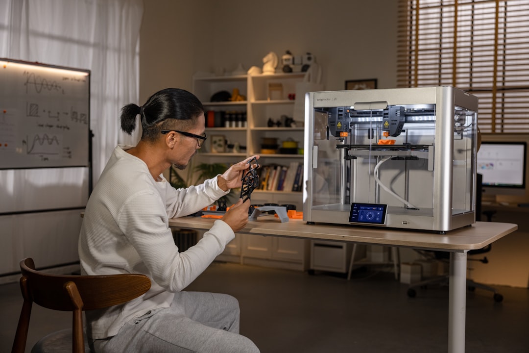 Dual extruder 3D printer setup with two filament spools loaded