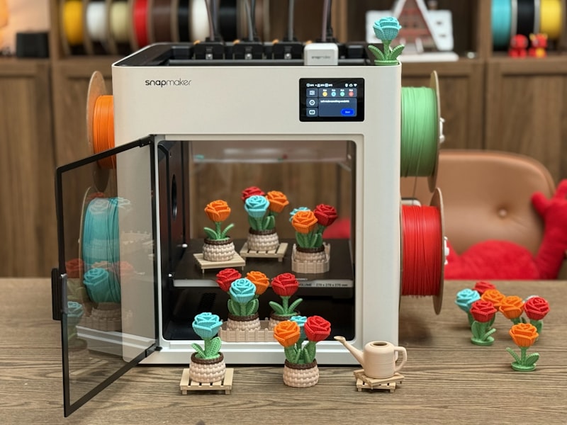 3D printer with filament running through Bowden tube