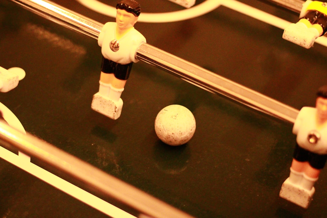 3D print showing warping on edges, demonstrating the asymmetric corner lifting that frustrates many makers